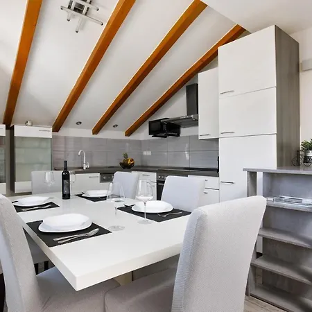 Stina Apartament