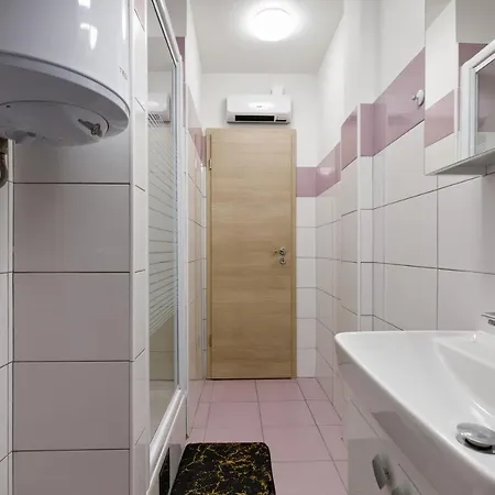 Stina Apartment *